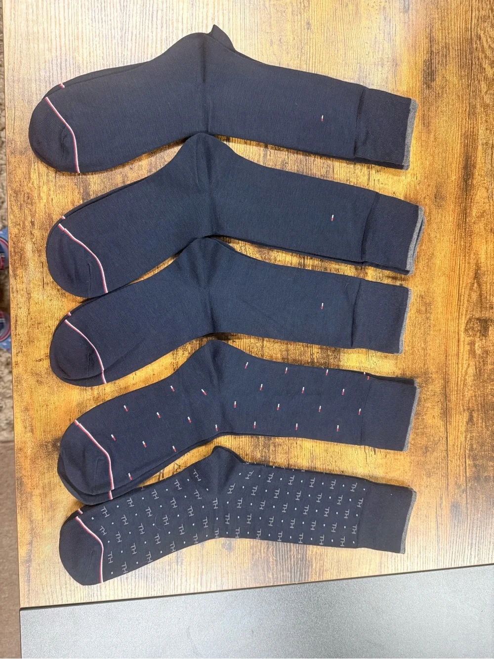 Tommy Hilfiger Men's Navy Crew Socks with Subtle Red Accents - 5 Pack